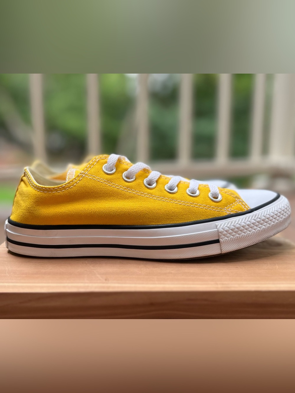 Converse Chuck Taylor All Star Low Top in Lemon Chrome /Golden Women’s Size 7 - Picture 2 of 7